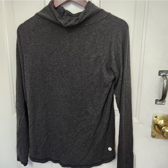 Scorpio Sol Women's Nova Zip Neck Long Sleeve Shirt Gray Size Medium NWOT - Picture 3 of 5